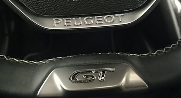 PEUGEOT 208 GT LINE - Imatge 24