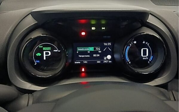 TOYOTA YARIS HYBRID - Imagen 17