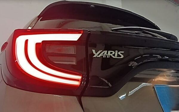 TOYOTA YARIS HYBRID - Imatge 39