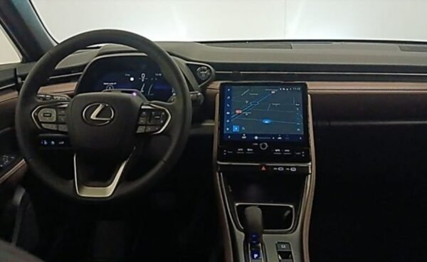 LEXUS LBX - Imagen 28