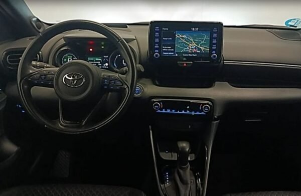 TOYOTA YARIS HYBRID - Imagen 16