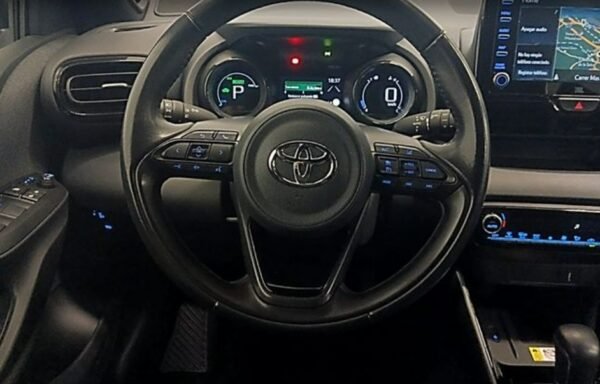 TOYOTA YARIS HYBRID - Imagen 17