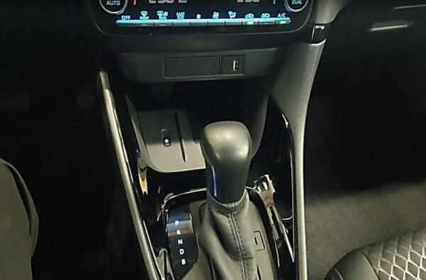 TOYOTA YARIS HYBRID - Imatge 22